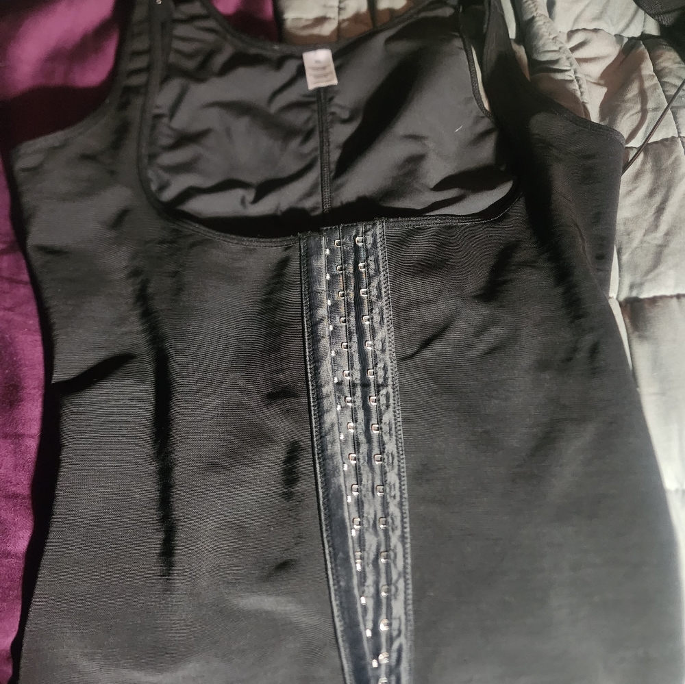 Unbranded New w/o tags XL Columbian Faja.
